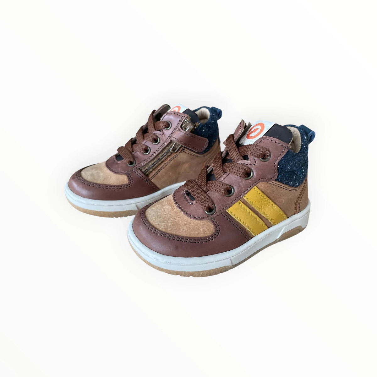 Pierrot Outlet kindersneakers in bruin, okergeel en blauw met veters en ritssluiting voor extra comfort en grip.