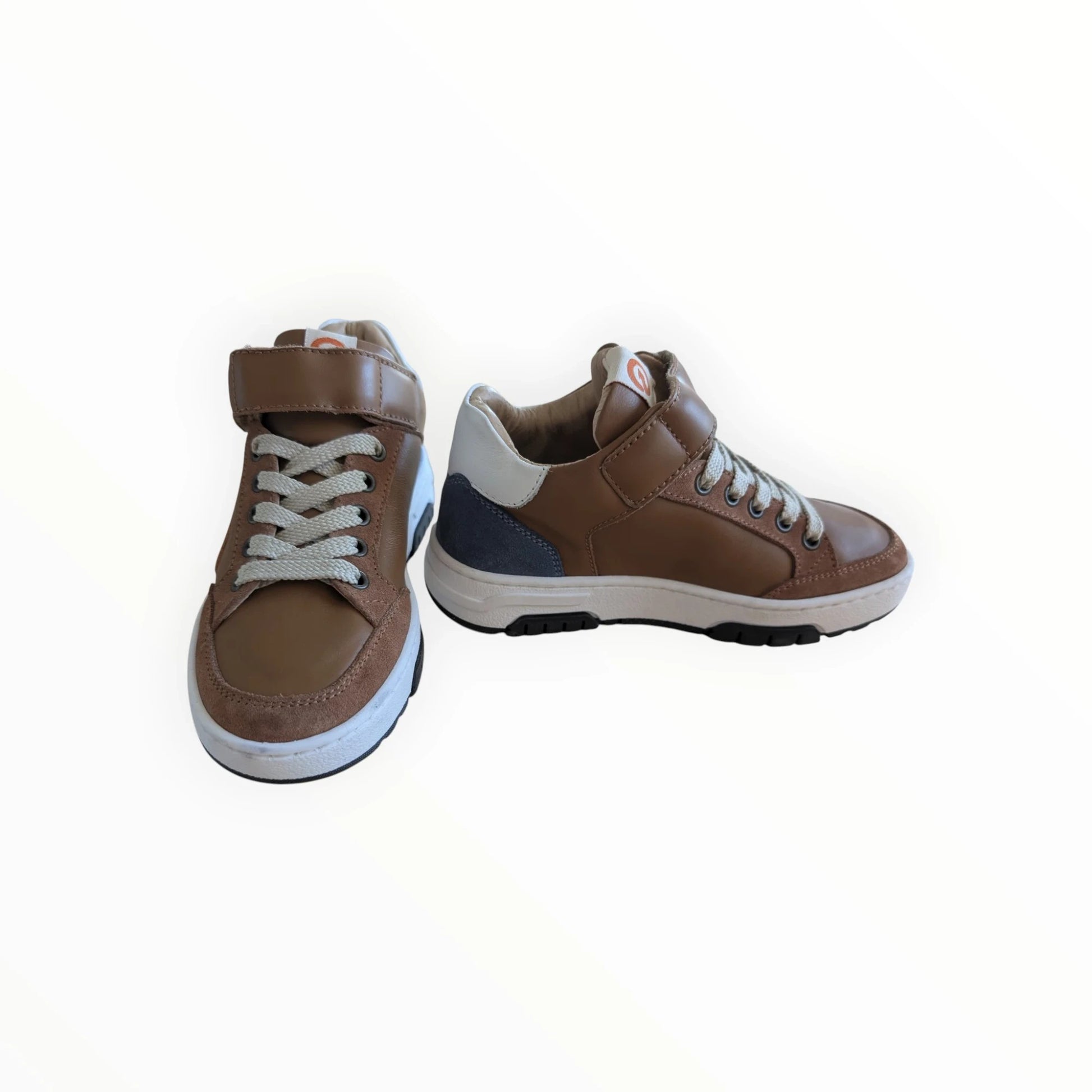 Bruine leren sneakers van Pierrot Outlet met veters en klittenbandsluiting, oranje en blauwe accenten, witte zool