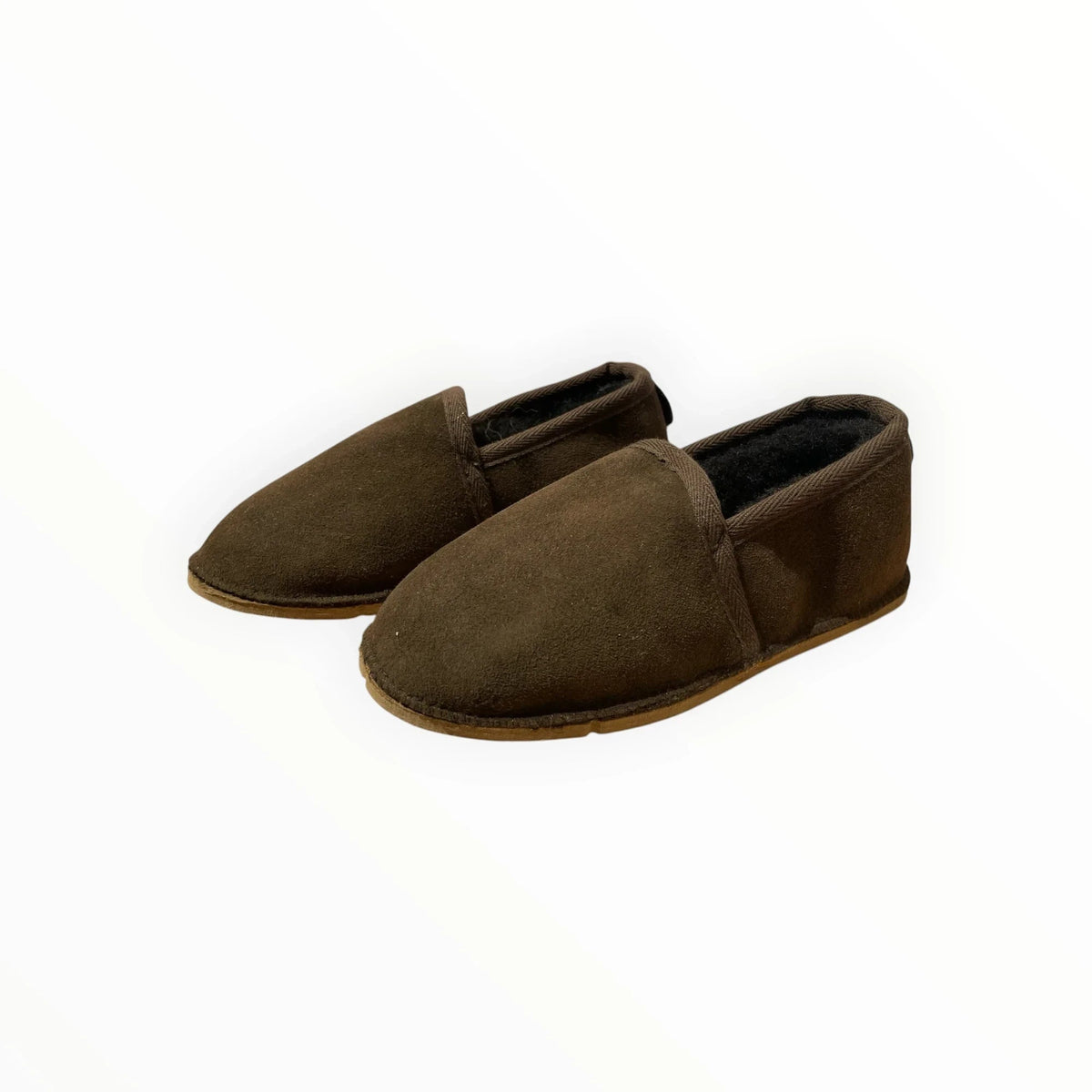 Pierrot Outlet bruine suède pantoffels met warme voering en flexibele zool voor optimaal comfort in huis.