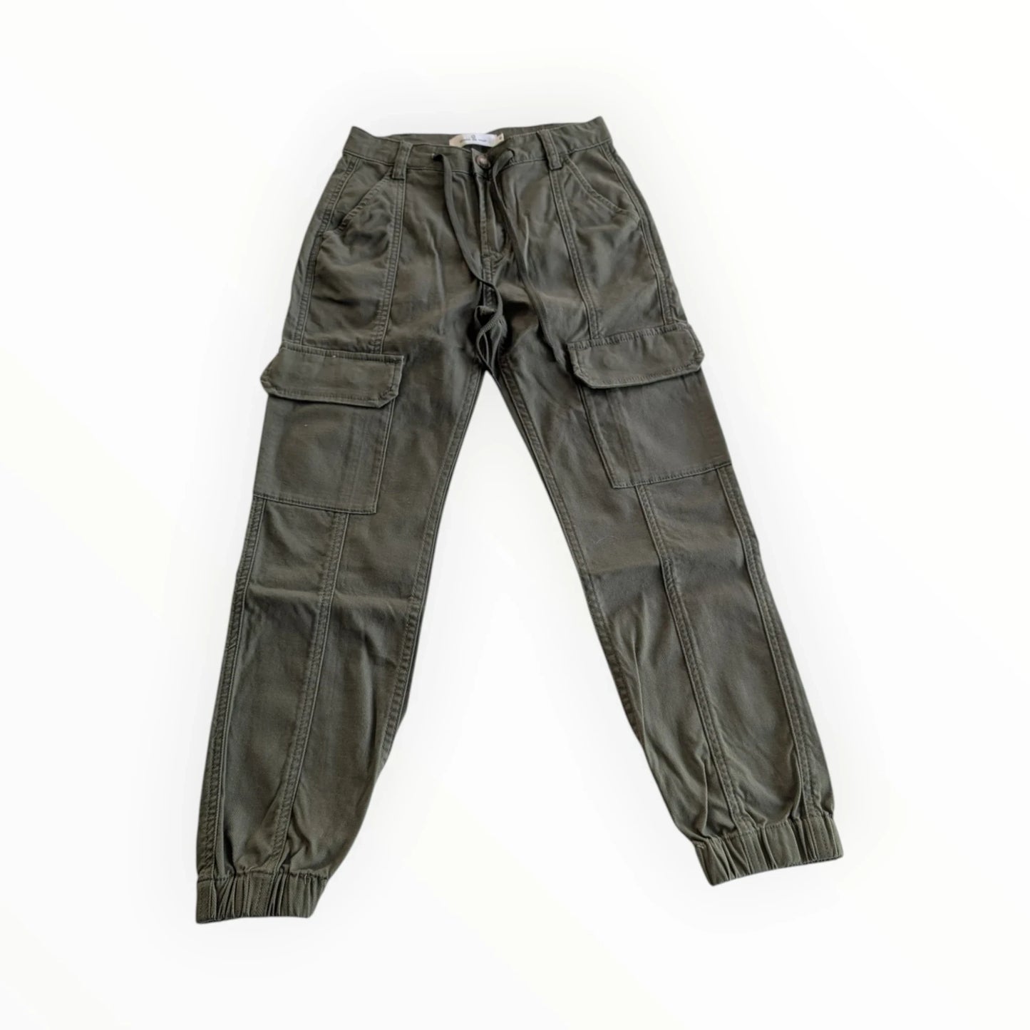 Pierrot Outlet dames cargo broek in olijfgroen katoenmix met elastische tailleband en manchetten.
