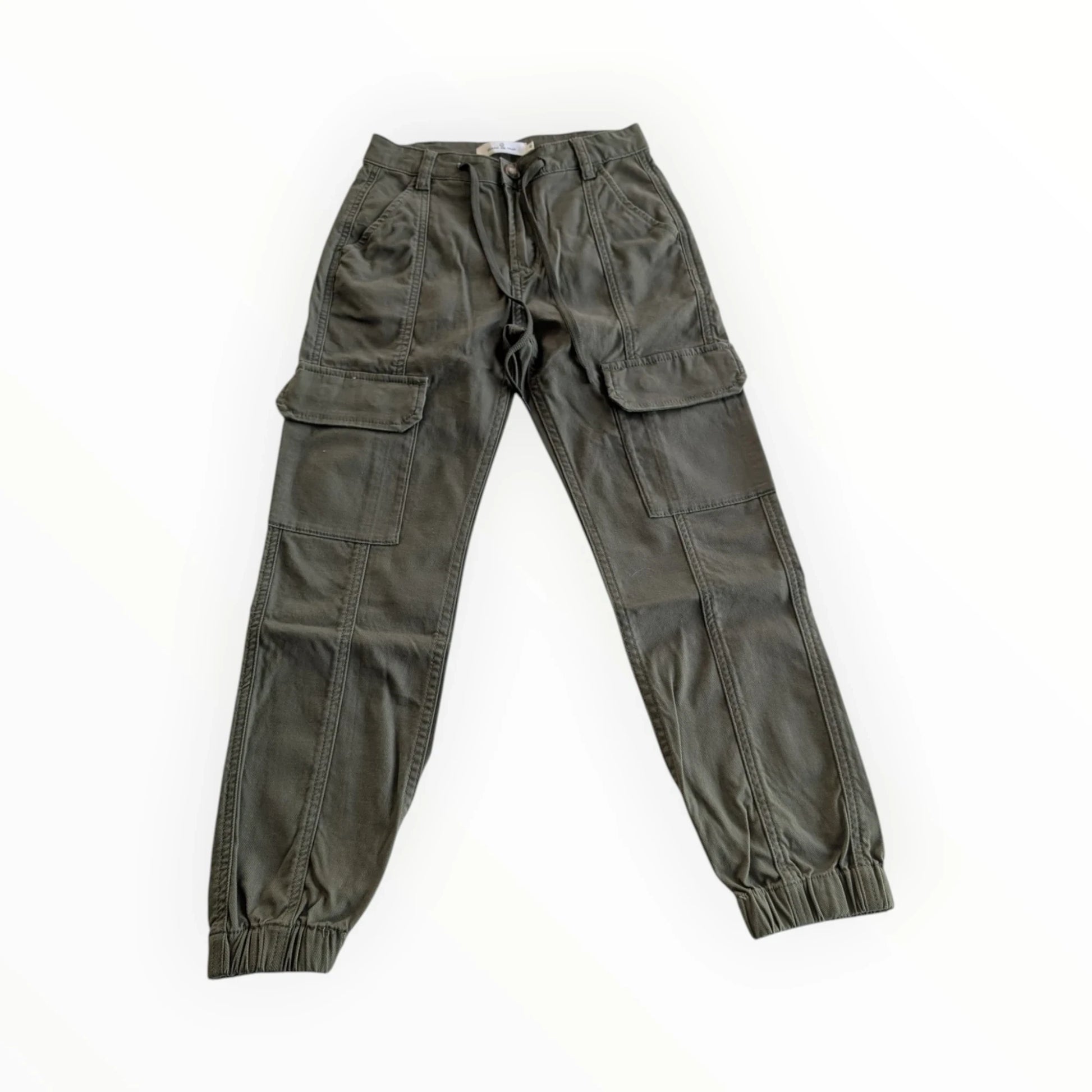 Pierrot Outlet dames cargo broek in olijfgroen katoenmix met elastische tailleband en manchetten.