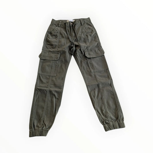Pierrot Outlet dames cargo broek in olijfgroen katoenmix met elastische tailleband en manchetten.