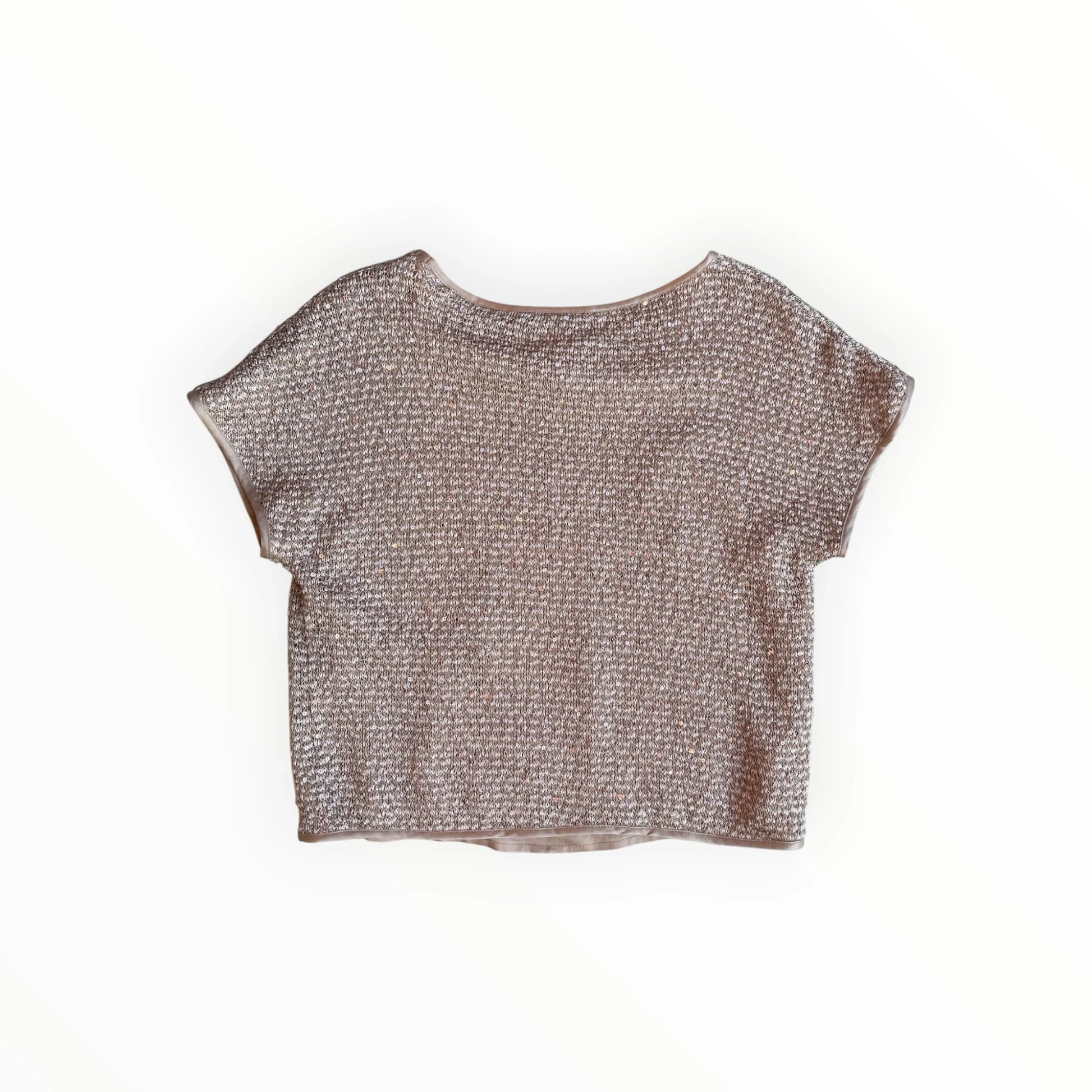 Pierrot Outlet champagnekleurige glinsterende damestop met korte mouwen en een elegante metallic afwerking.