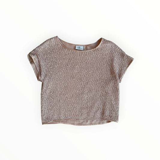 Pierrot Outlet champagnekleurige dames top met korte mouwen en een glinsterende metallic afwerking voor feestjes.