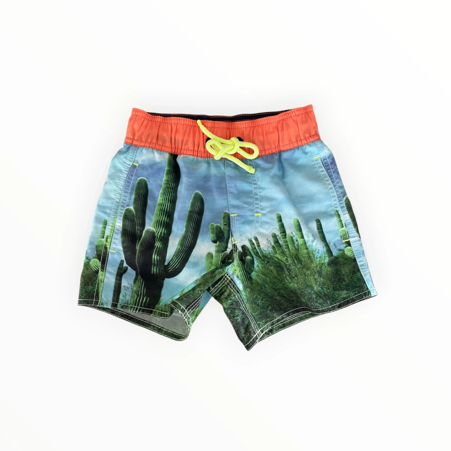 Claesen's jongens zwemshort van Pierrot Outlet met cactusprint, oranje tailleband en geel trekkoord.