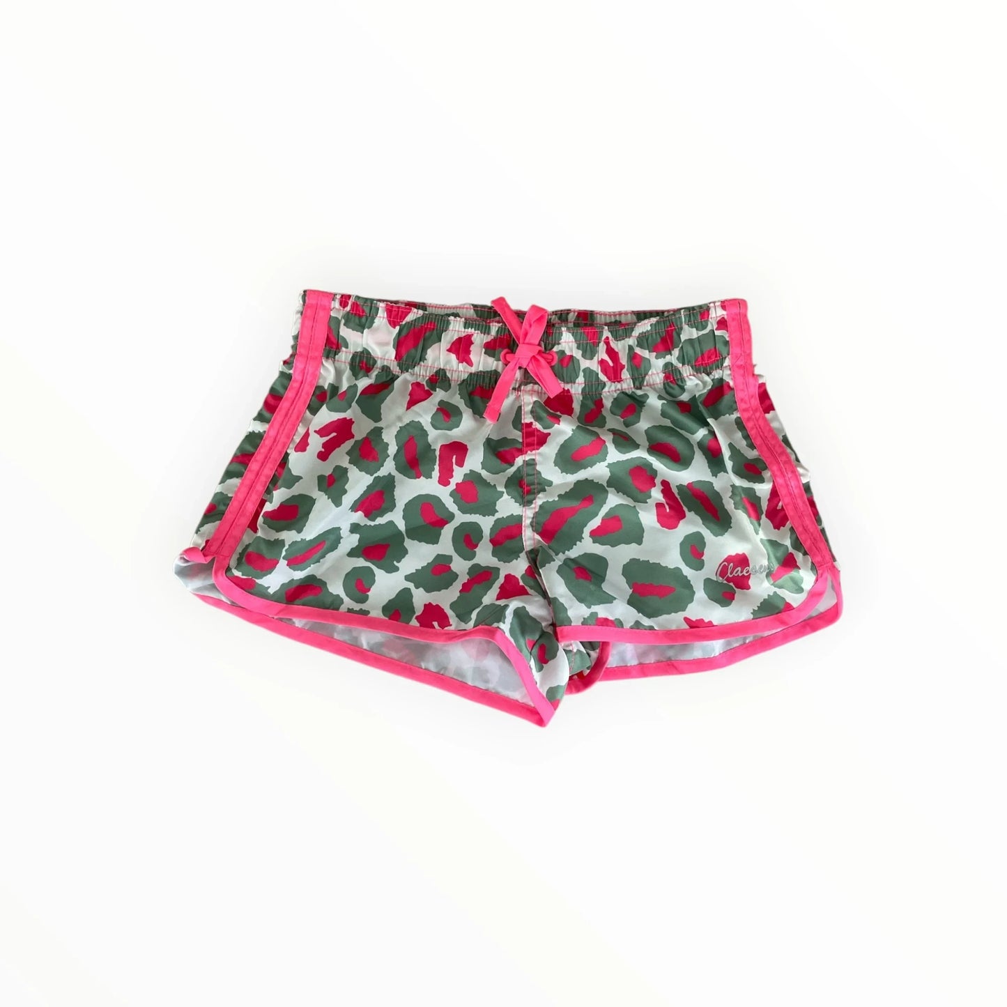 Claesen's sportieve zwemshort met luipaardprint in groen en roze, verkrijgbaar bij Pierrot Outlet.