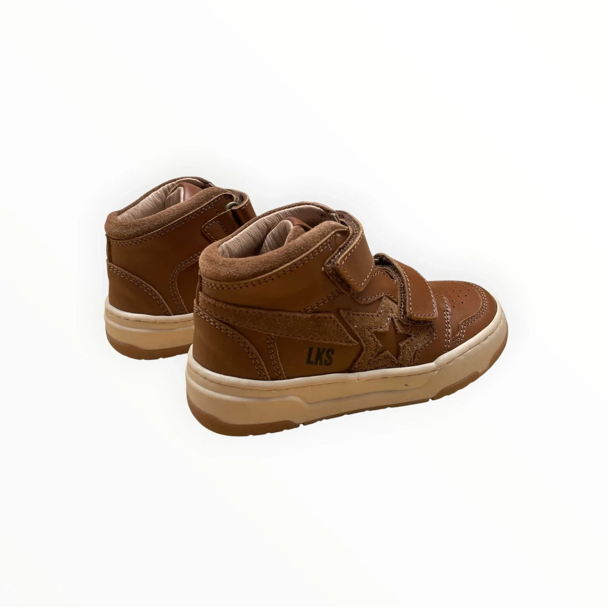 Pierrot Outlet cognacbruine leren kindersneakers met klittenband, ster-accent en stevige zool voor extra grip.