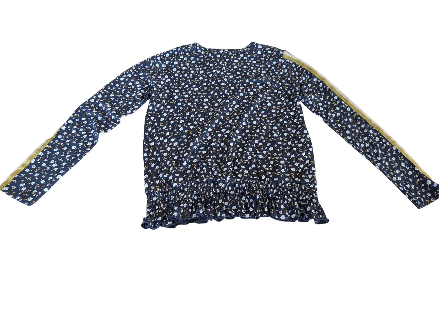 Pierrot Outlet dames blouse met lange mouwen, donkerblauw met bloemenprint, smockwerk en gouden bies op de mouwen.