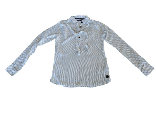 Pierrot Outlet dames blouse met lange mouwen, witte stof met subtiel zwart stippenpatroon en strikdetail bij de hals.