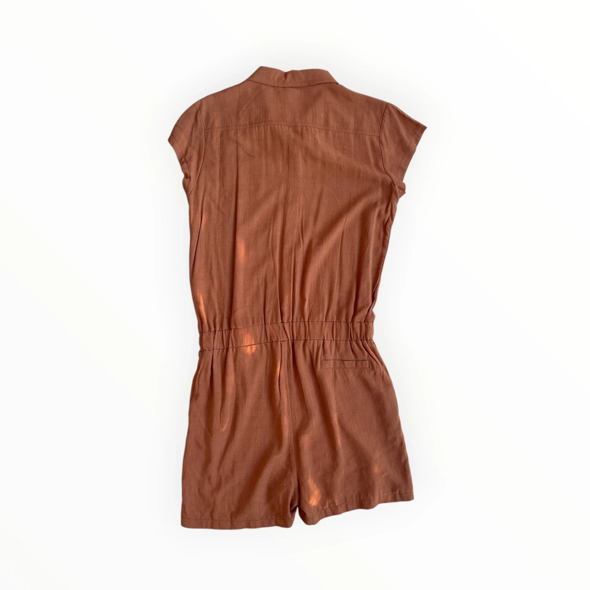 Roestbruine Pierrot Outlet dames playsuit met korte mouwen, kraag, elastische taille en zakken voor een zomerse look.