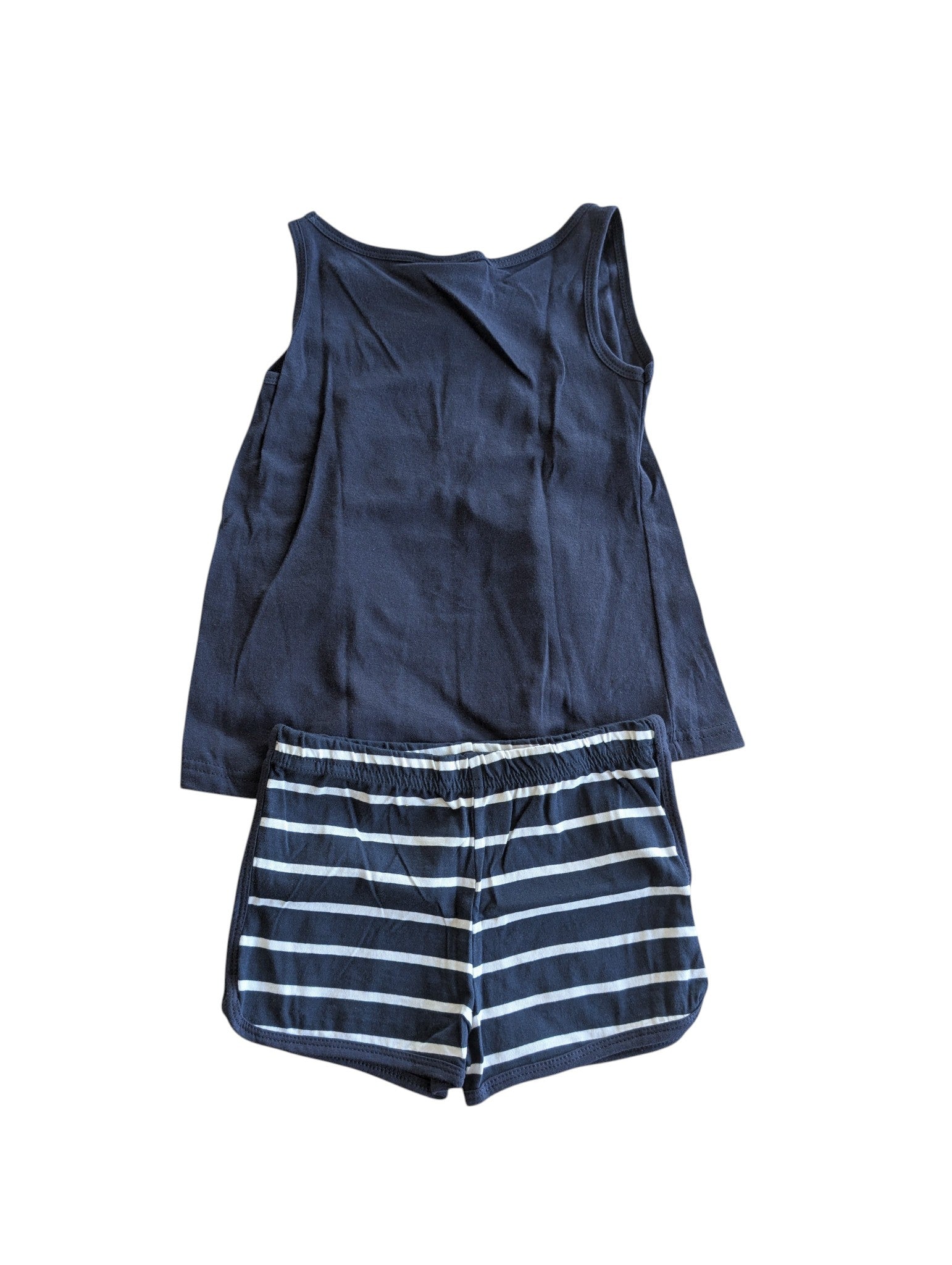 Pierrot Outlet dames pyjamaset met donkerblauw mouwloos hemdje en gestreept kort broekje van ademende stof