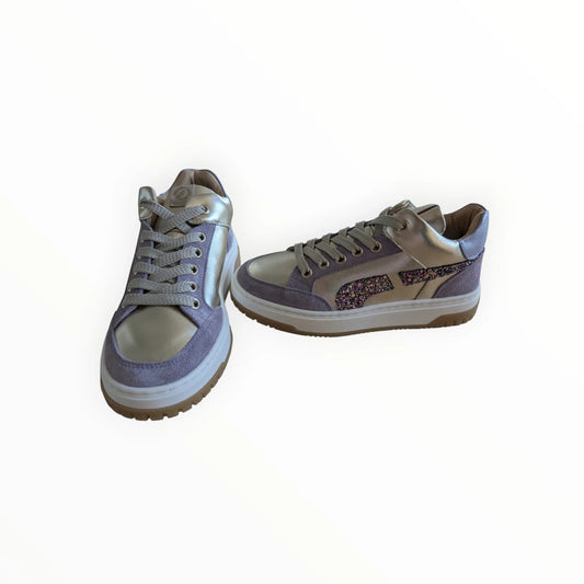 Pierrot Outlet dames sneakers in zilver en lavendel met glitterdetails en suède.