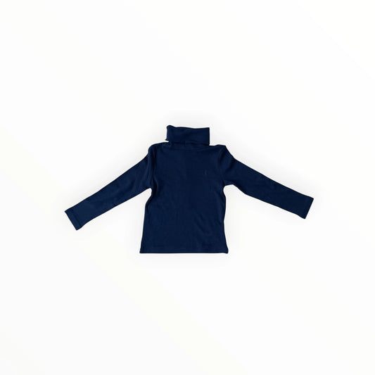 Donkerblauwe Pierrot Outlet coltrui van zachte katoenmix met lange mouwen en geborduurd logo op de borst.