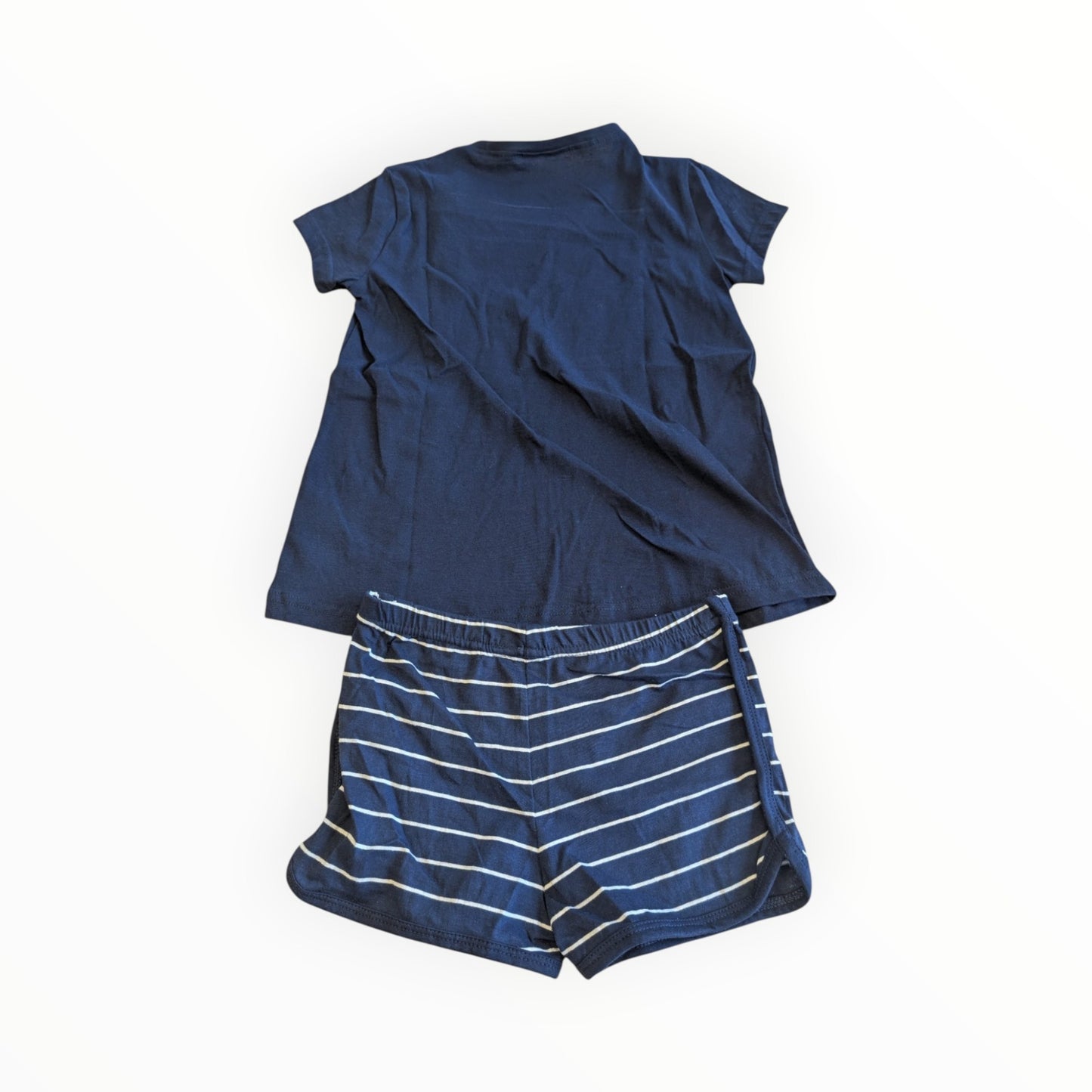 Pierrot Outlet donkerblauwe dames pyjamaset met T-shirt en gestreepte short voor ultiem comfort.