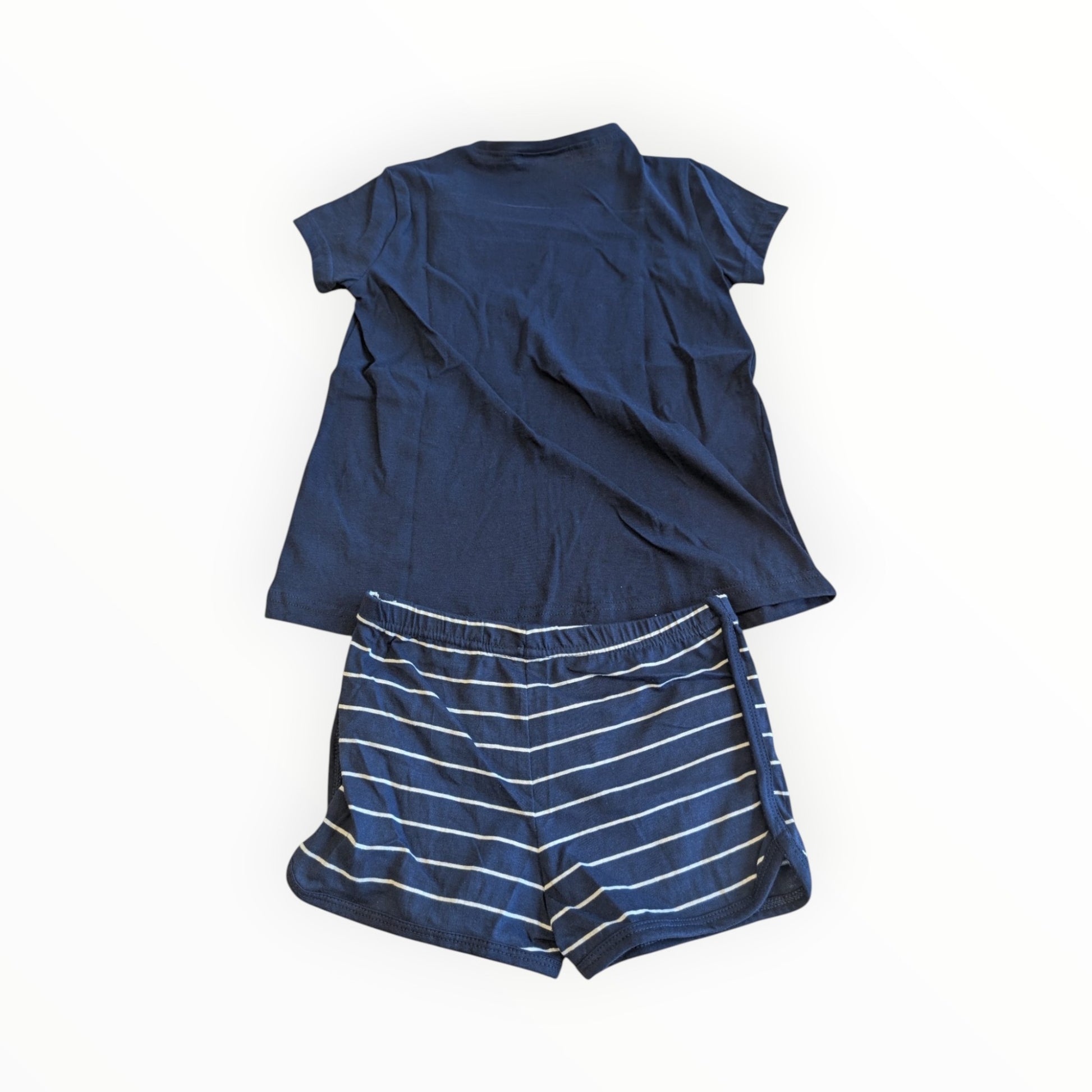 Pierrot Outlet donkerblauwe dames pyjamaset met T-shirt en gestreepte short voor ultiem comfort.