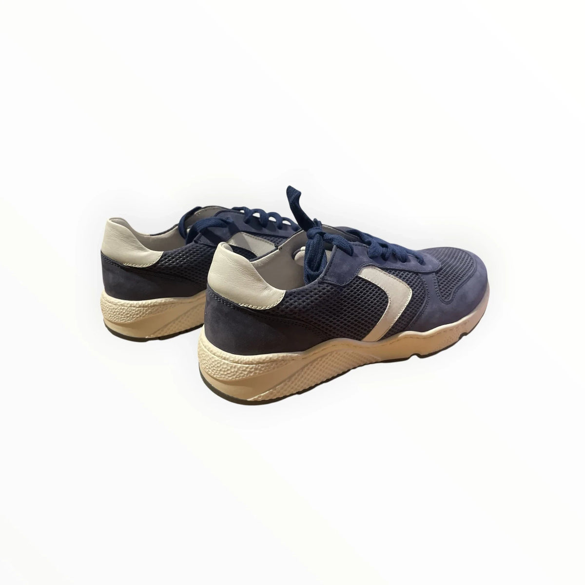 Pierrot Outlet donkerblauwe heren sneakers van suède en mesh met veters en een stevige lichtgekleurde zool