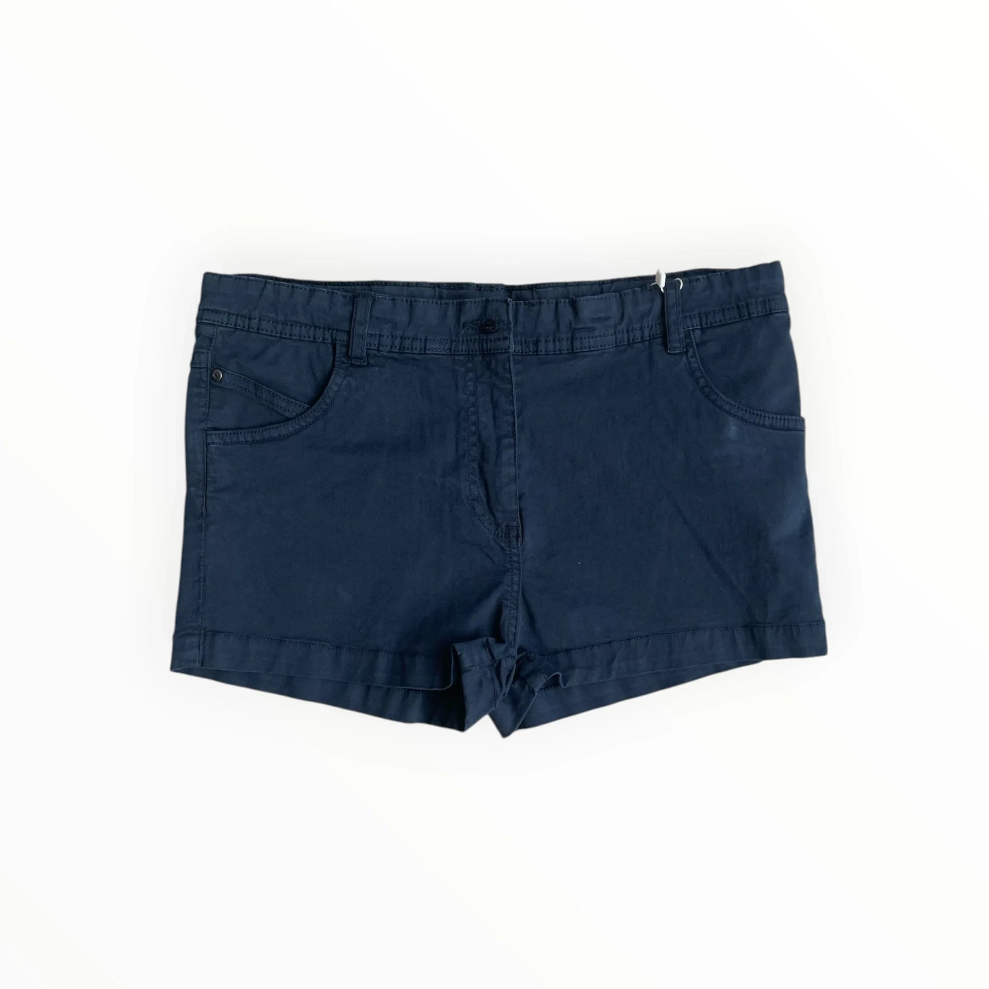 Donkerblauwe katoenen dames shorts van Pierrot Outlet met steekzakken, riemlussen en een comfortabele pasvorm.