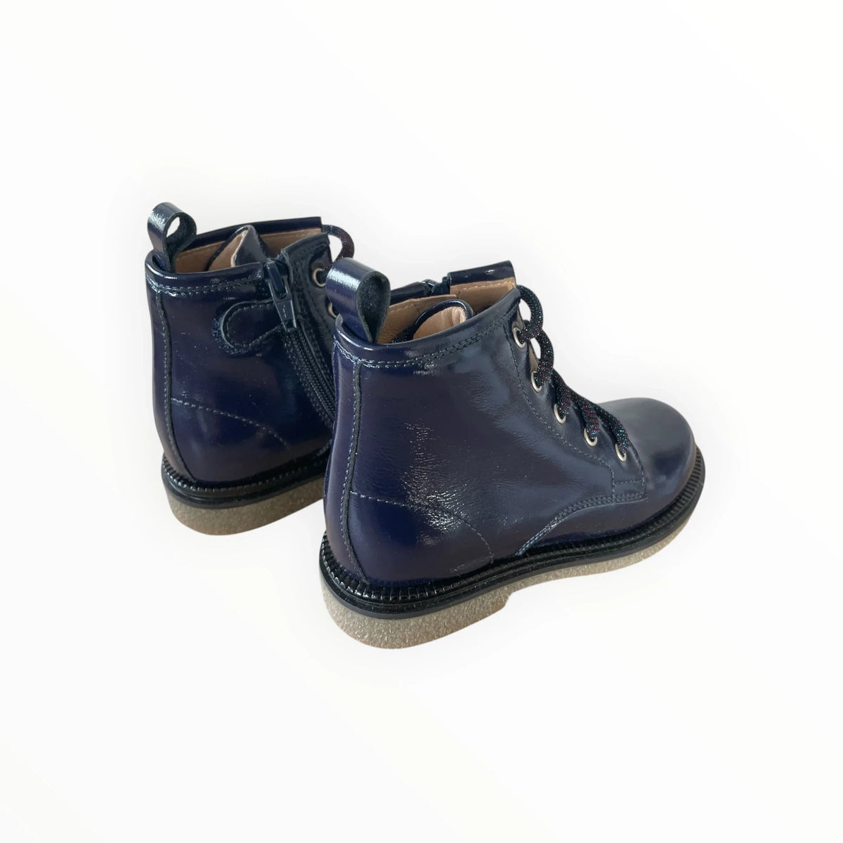 Pierrot Outlet donkerblauwe lakleren enkellaarsjes voor kinderen met veters, ritssluiting en een robuuste zool.