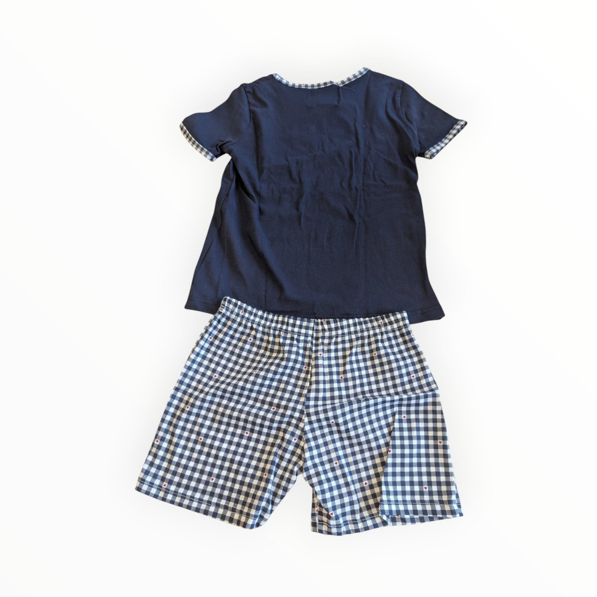 Pierrot Outlet pyjamaset met donkerblauw T-shirt en short met ruitjespatroon en hartjesdetails voor kinderen