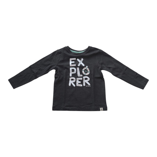 Pierrot Outlet donkergrijs katoenen shirt met lange mouwen en 'EXPLORER'-print met kompasdetail.