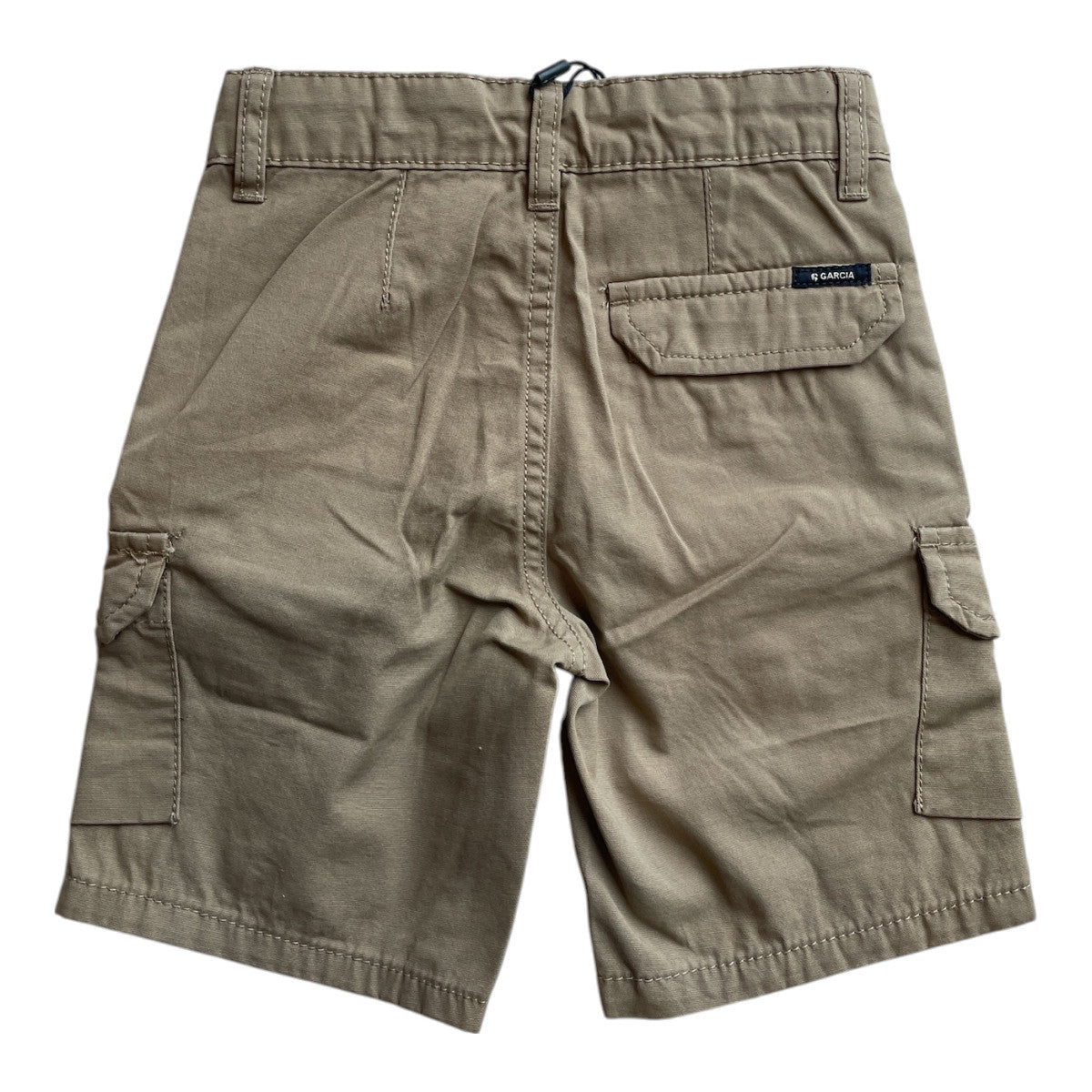 Pierrot Outlet Garcia beige katoenen cargo shorts voor jongens met meerdere zakken en logodetail.