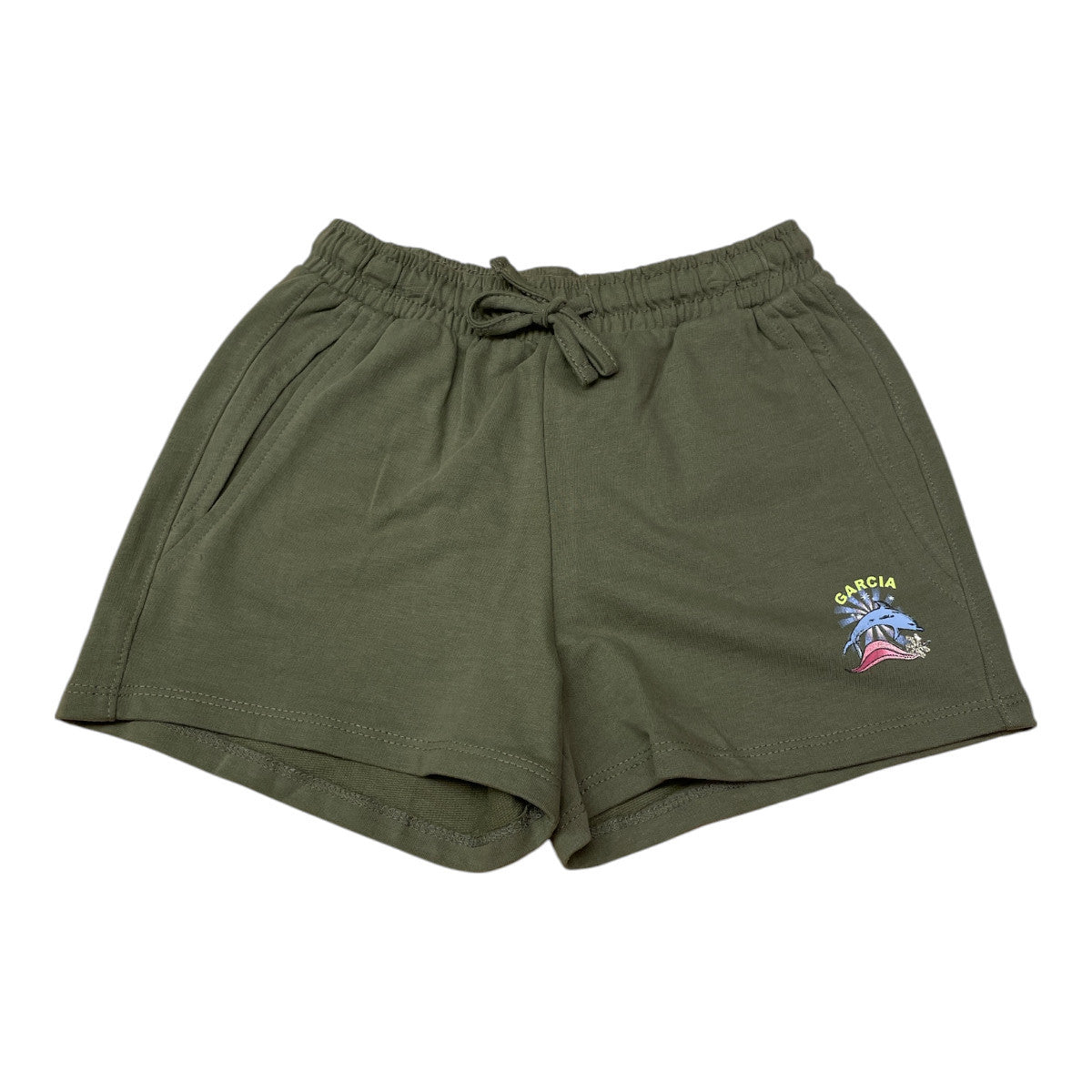 Pierrot Outlet Garcia meisjes short van zacht katoen in olijfgroen met elastische tailleband, trekkoord en een speelse print.