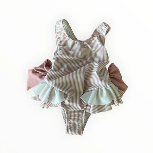 Pierrot Outlet gestreept baby zwempak met ruches en roze strikjes voor een schattige zomerse look.
