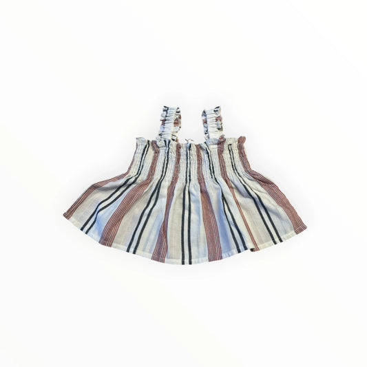 Pierrot Outlet gestreept kinderhemdje met smock detail, rood, zwart en wit. Gemaakt van lichte stof.