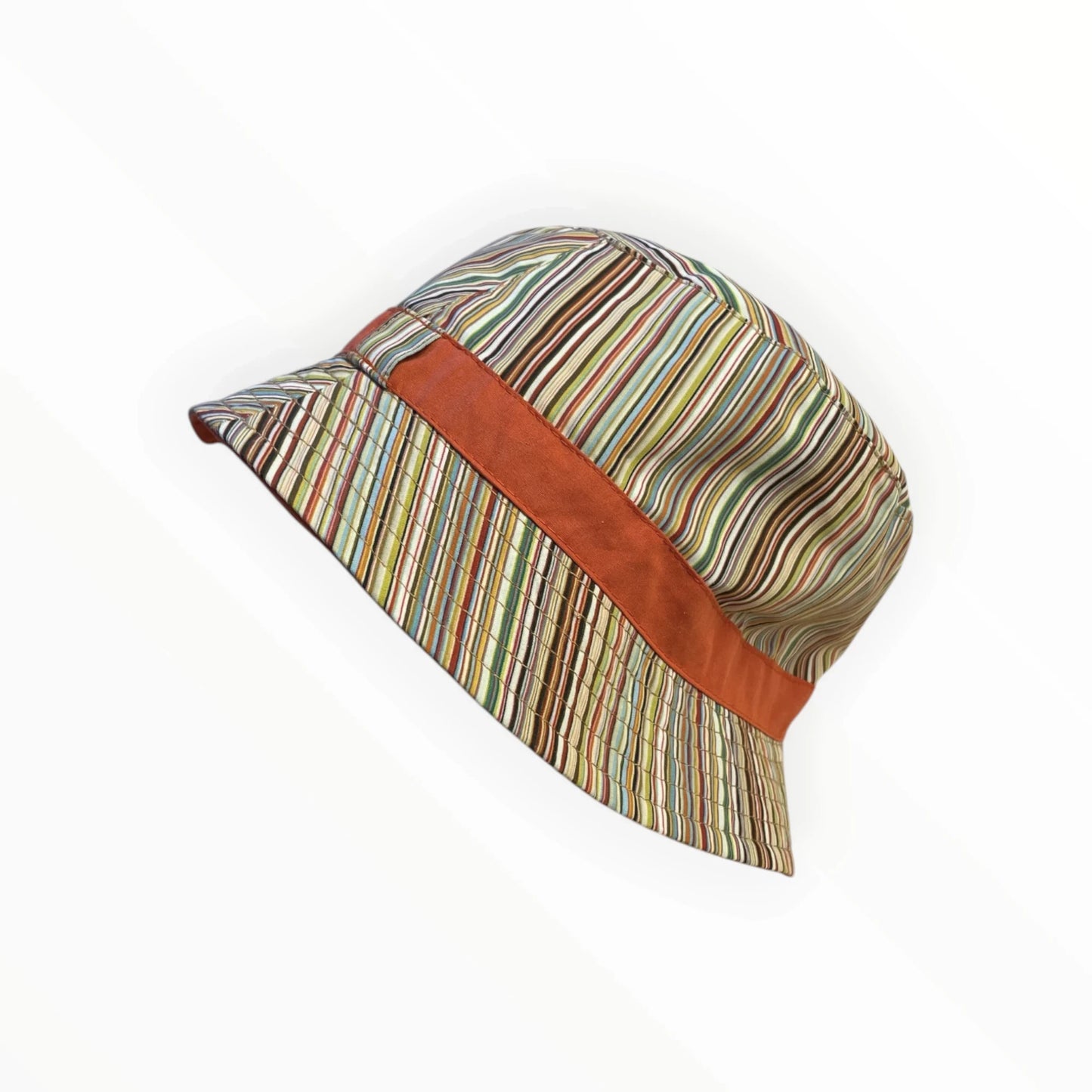 Pierrot Outlet gestreepte bucket hat met oranje band, gemaakt van stof, voor dames en heren.