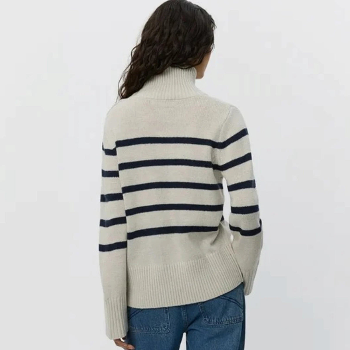 Pierrot Outlet gestreepte gebreide trui met col in beige en donkerblauw, achterkant met geribbelde boorden