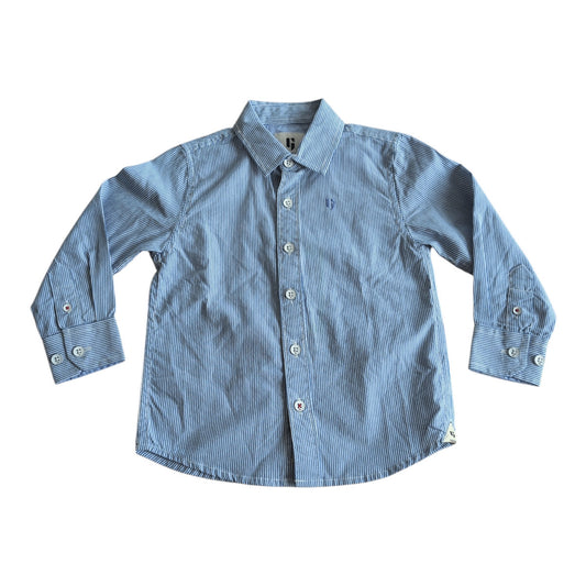 Pierrot Outlet gestreepte katoenen blouse voor kinderen met lange mouwen in lichtblauw en wit, met geborduurd logo op de borst.