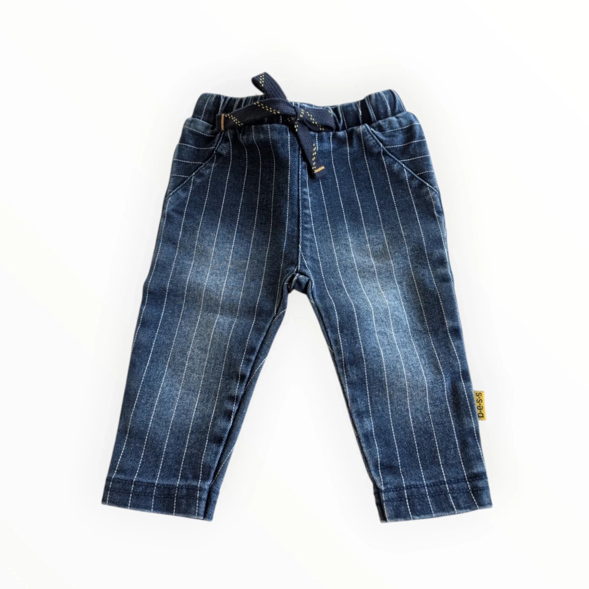 Pierrot Outlet gestreepte spijkerbroek voor kinderen met koord en elastische tailleband. Blauw denim met krijtstreep.