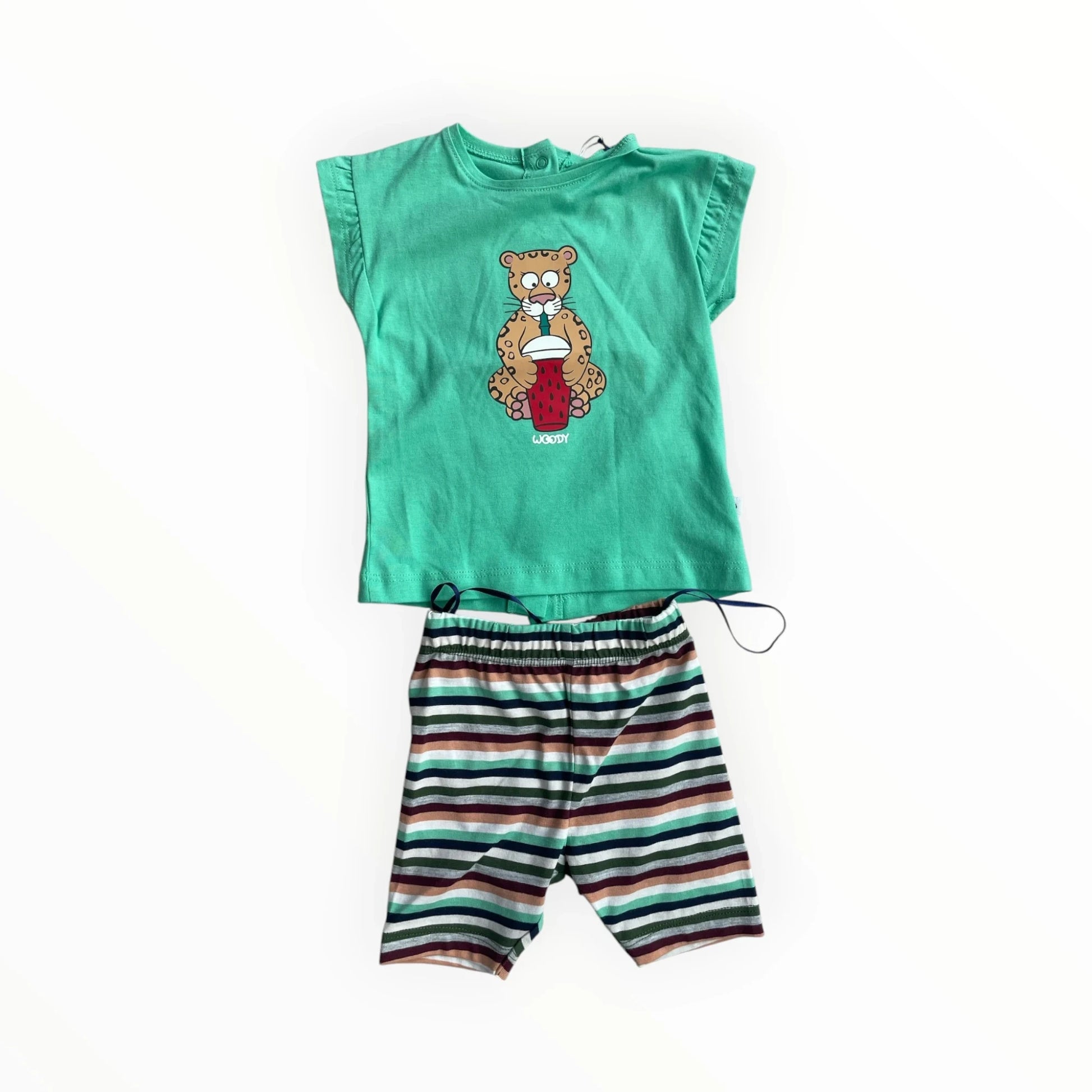 Pierrot Outlet mintgroen t-shirt met beerprint en gestreepte shorts. Korte mouwen, elastische tailleband.