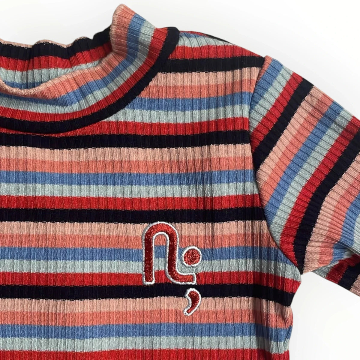 Pierrot Outlet gestreepte top met lange mouwen in rood, blauw en roze met geribbelde stof en geborduurd logo op borst