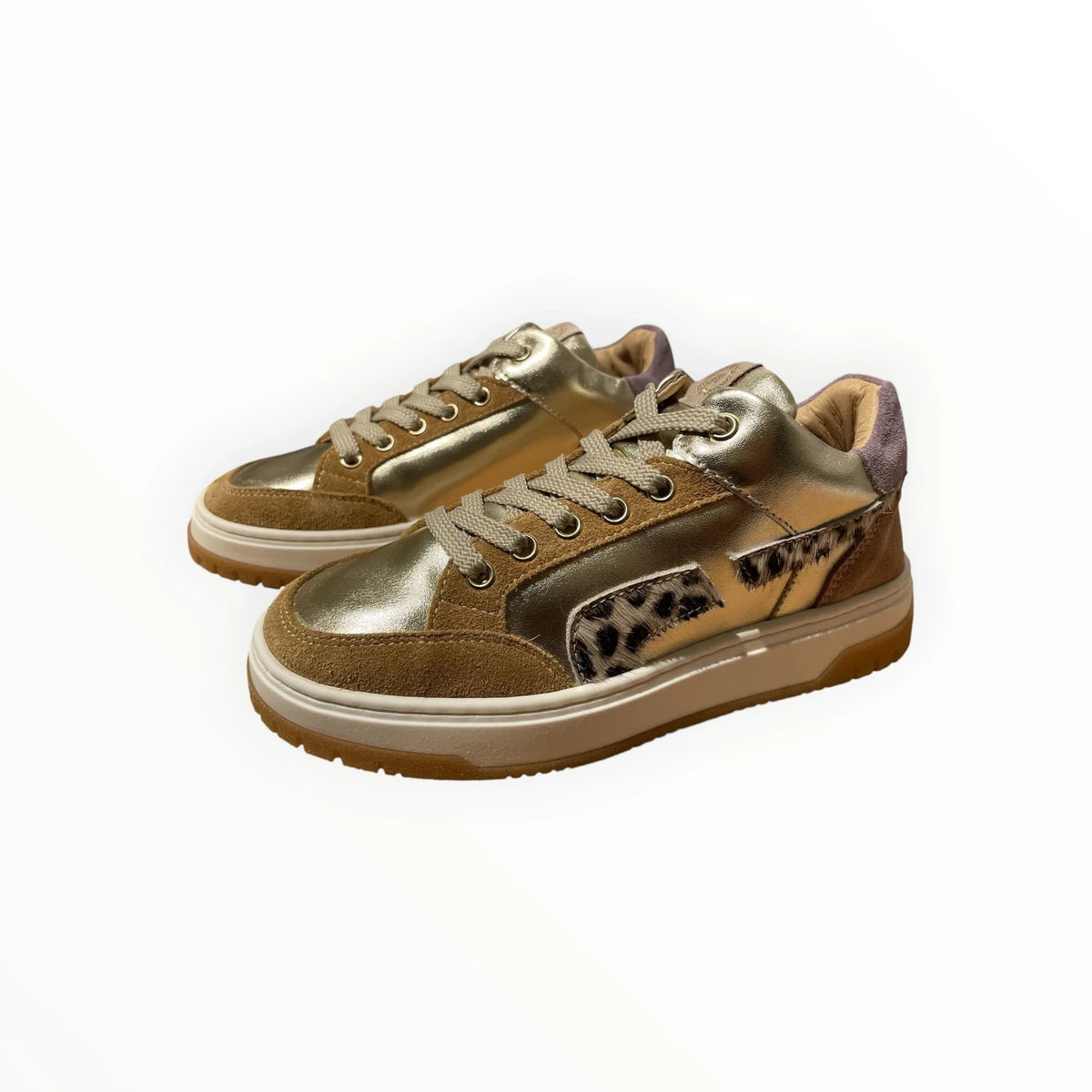 Pierrot Outlet damessneakers in goud metallic met bruin suède, luipaardprint accenten en paarse details bij de hiel.
