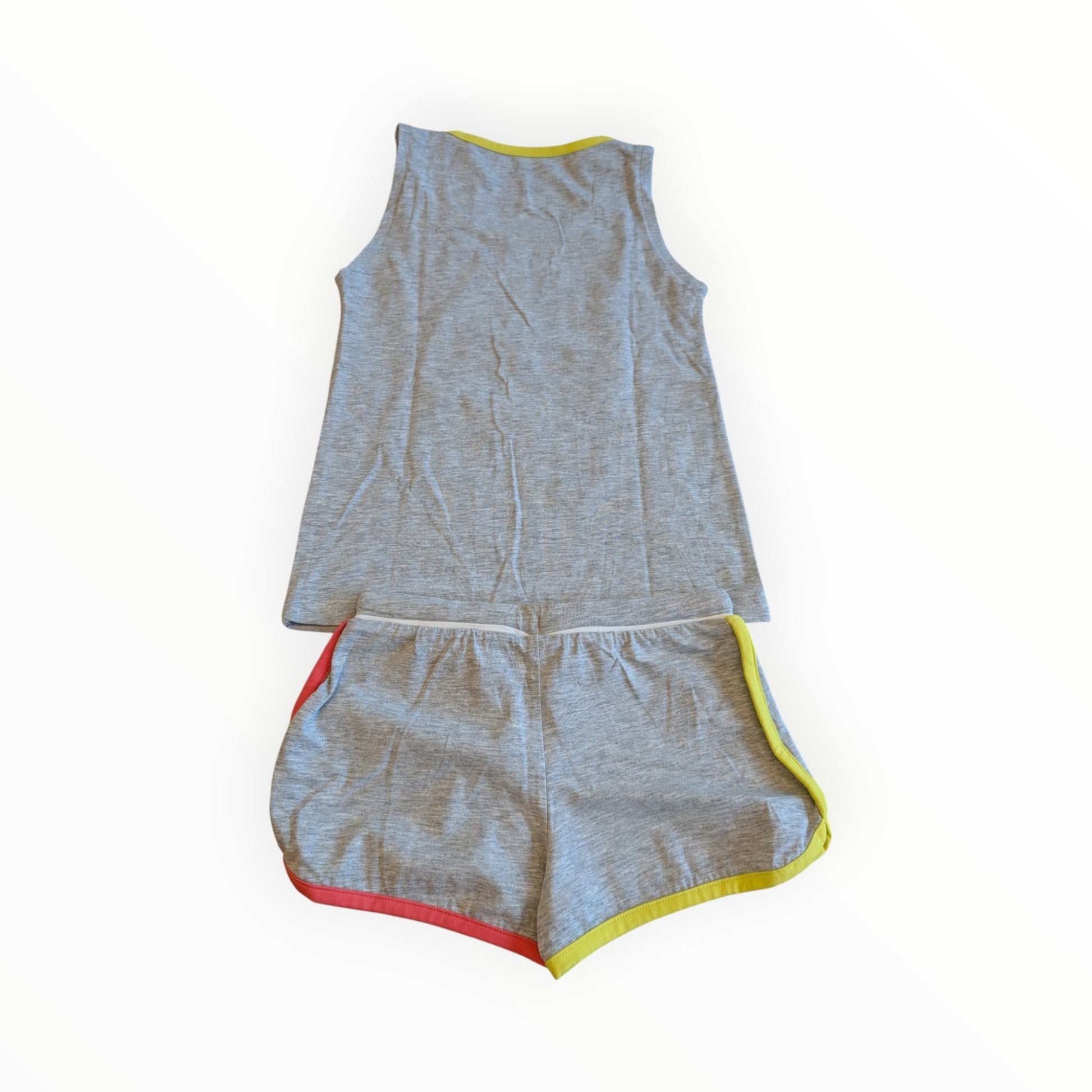 Pierrot Outlet grijze mouwloze pyjamaset voor kinderen met gele en koraalrode biezen, achterkant zicht
