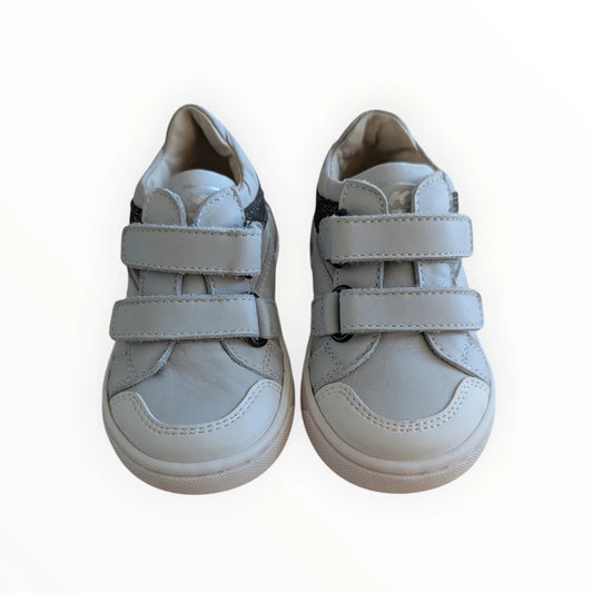 Pierrot Outlet grijze leren kindersneakers met klittenbandsluiting en glitterdetails