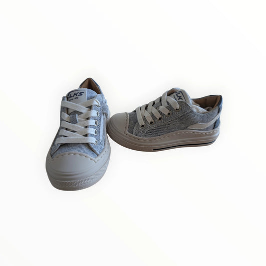 Pierrot Outlet grijze kindersneakers van textielmix met veters en rits. Rubberen neus en stevige zool.