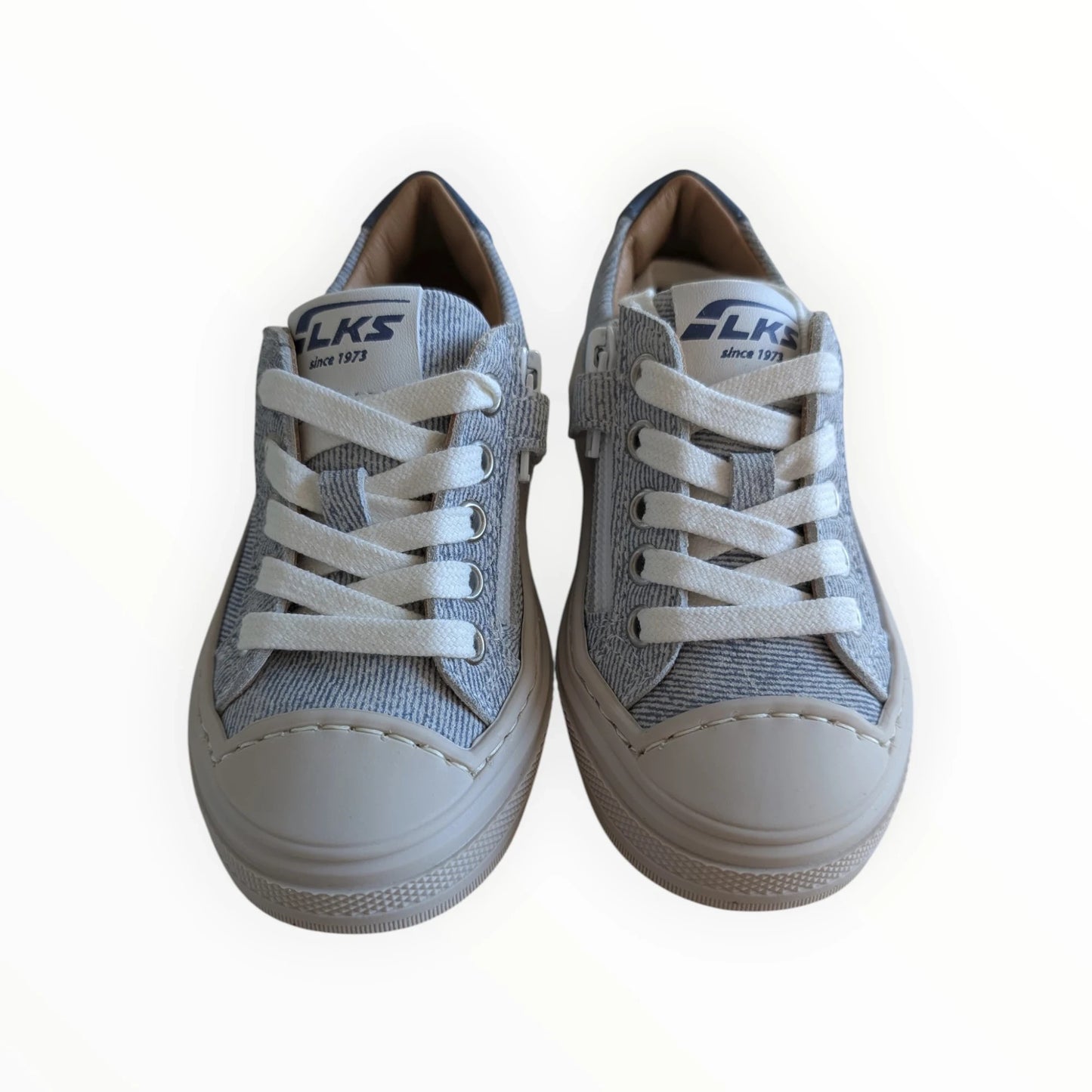 Pierrot Outlet grijze kindersneakers met vetersluiting en rits, textielmix, rubberen neus en stevige zool.