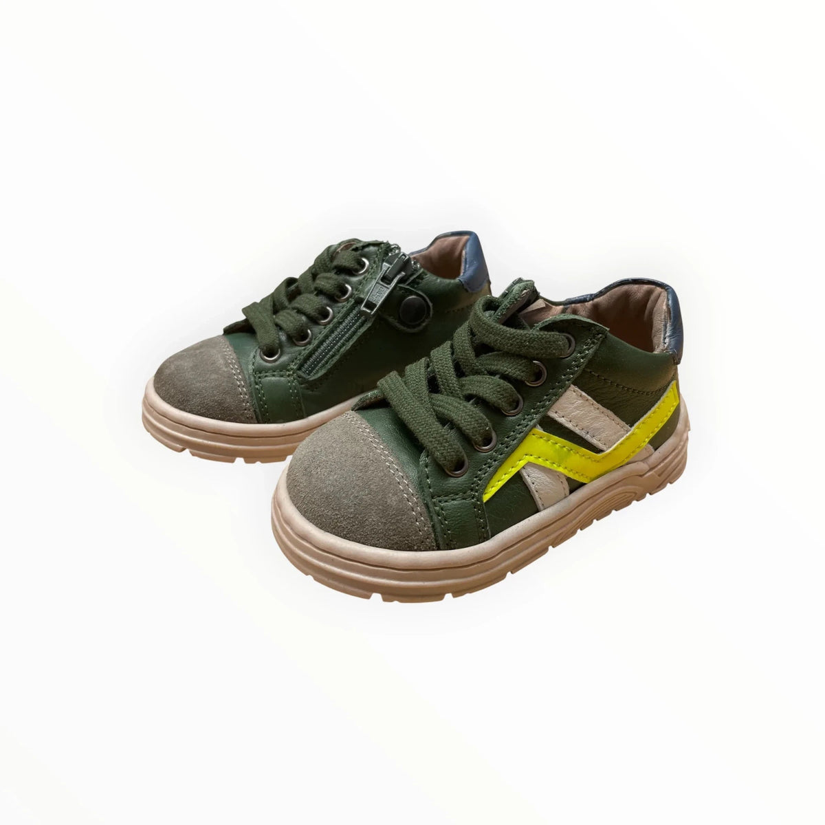 Pierrot Outlet kindersneakers in groen leer en suède met gele accenten, veters en ritssluiting voor extra comfort.
