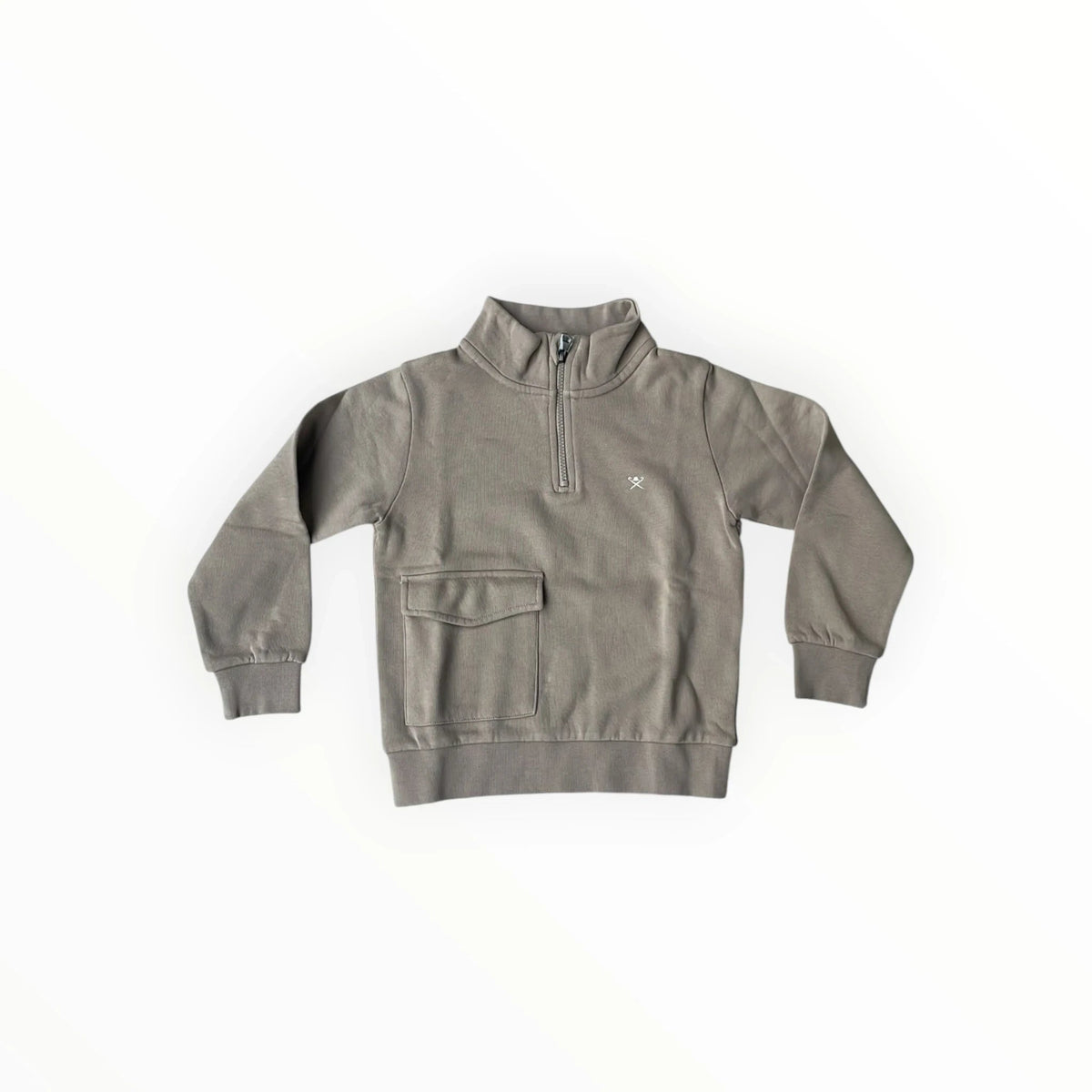 Pierrot Outlet Hackett taupekleurige sweater met halve rits, opstaande kraag en opgestikt voorzakje voor kinderen.