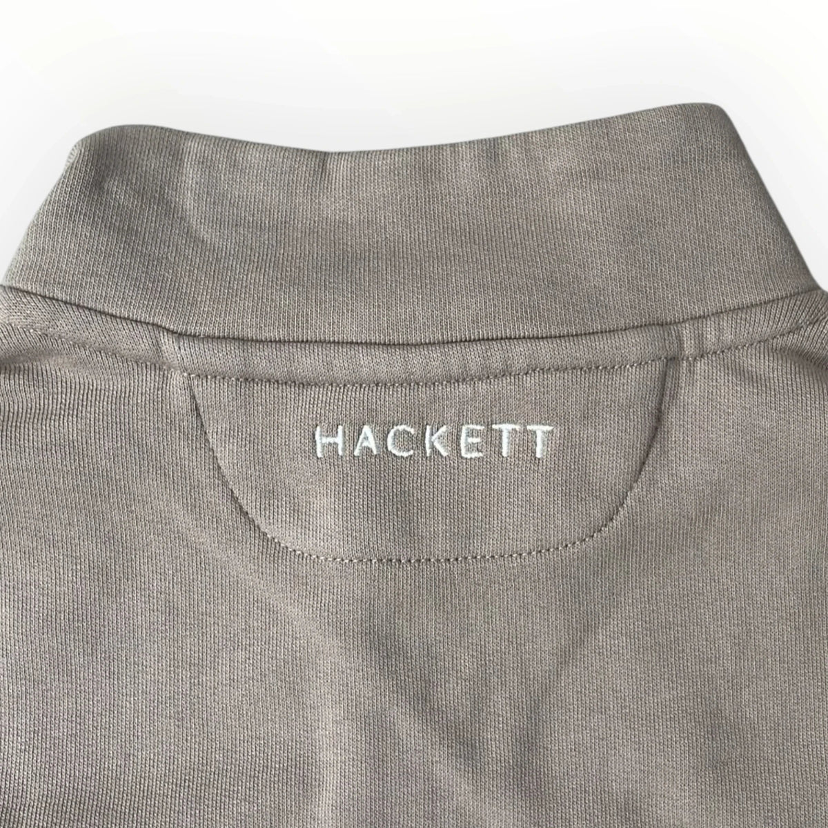 Pierrot Outlet Hackett taupekleurige sweater met opstaande kraag en geborduurd merklogo in de nek