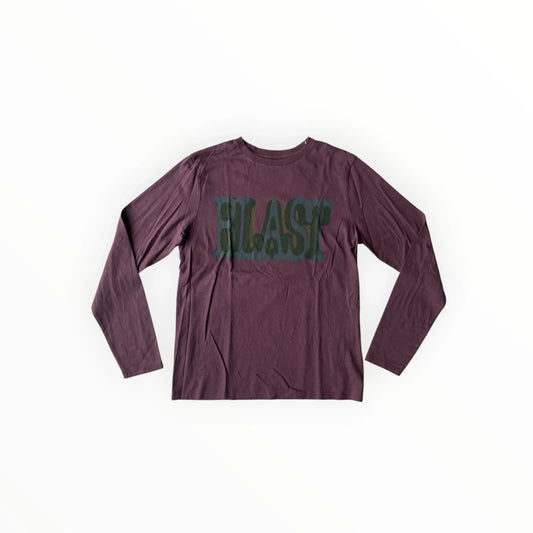 Pierrot Outlet herenshirt met lange mouwen in diep pruimkleurig katoen met donkergroene opdruk op de borst.