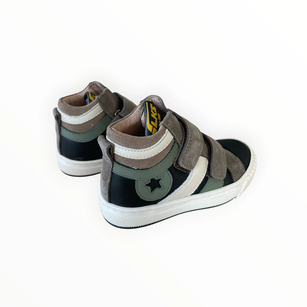 Pierrot Outlet hoge kindersneakers in zwart, grijs en olijfgroen met klittenband en ster-detail op de zijkant