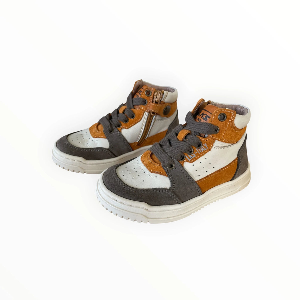 Pierrot Outlet hoge sneakers voor kinderen in okergeel, wit en antraciet met veters en handige ritssluiting.