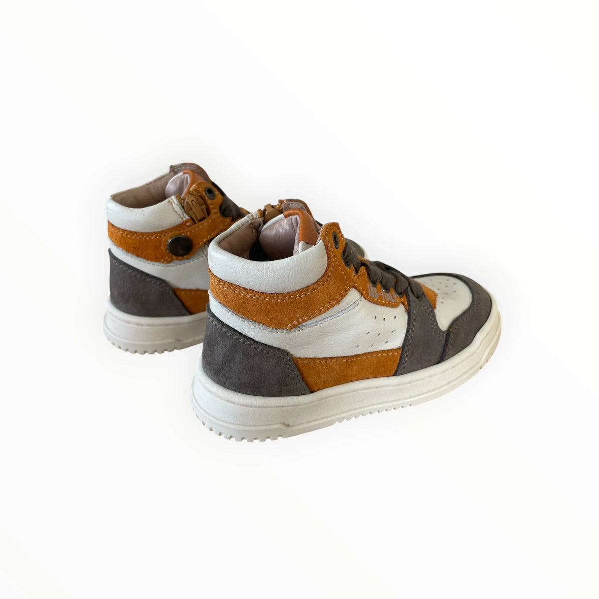 Pierrot Outlet high-top kindersneakers in okergeel, wit en antracietgrijs met ritssluiting en robuuste zool.
