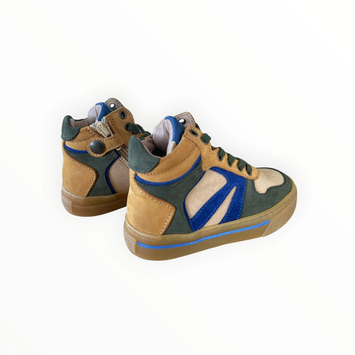 Pierrot Outlet hoge kindersneakers van suède en leer in okergeel, groen en blauw met veters en ritssluiting.
