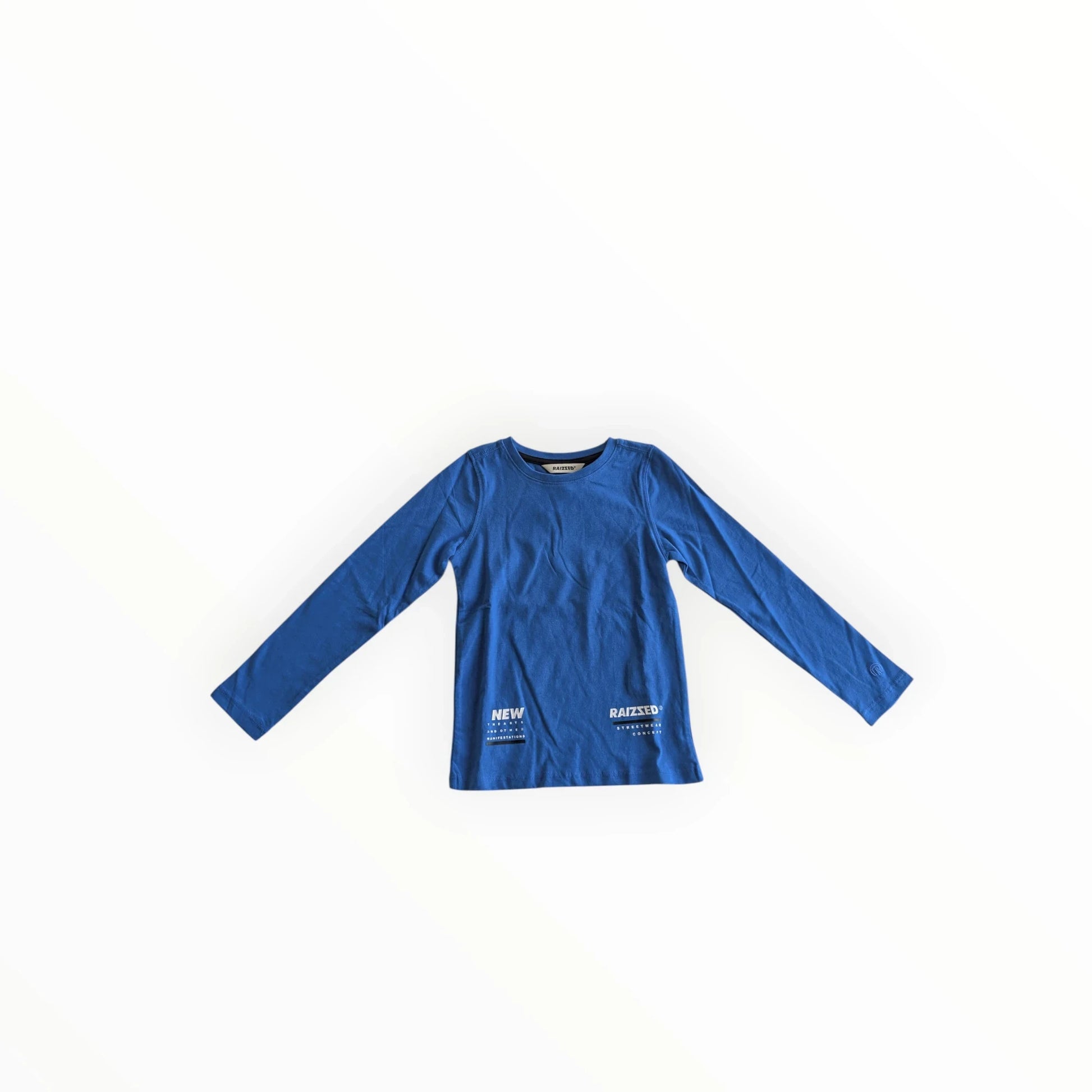 Pierrot Outlet jongens blauwe katoenen longsleeve met grafische print op de voorkant en ronde hals.