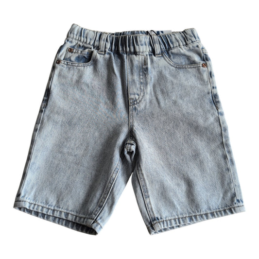 Pierrot Outlet jongens denim shorts in lichte wassing met elastische tailleband en trekkoord. Comfortabele zomer shorts.