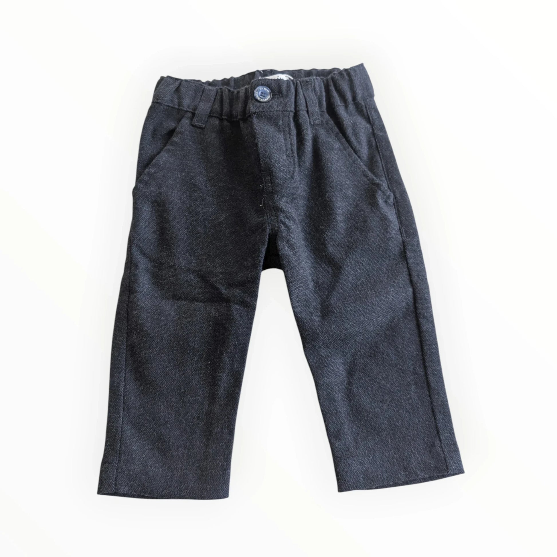 Pierrot Outlet jongens pantalon met elastische tailleband in donkergrijs. Gemaakt van stof met textuur, met steekzakken en knoop- en ritssluiting.